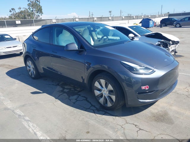 2023 TESLA MODEL Y 7SAYGDEE5PF877835 Photo 0