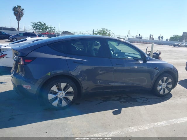 7SAYGDEE5PF877835 Tesla 2023