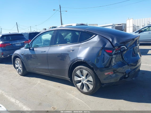 7SAYGDEE5PF877835 Tesla 2023