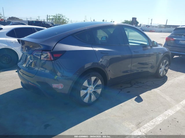 2023 TESLA MODEL Y 7SAYGDEE5PF877835 Photo 3
