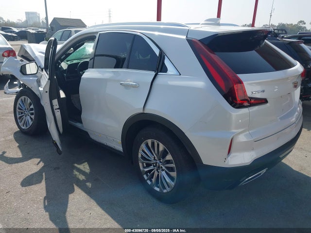 2024 CADILLAC XT4 1GYFZCR40RF211713 Photo 2