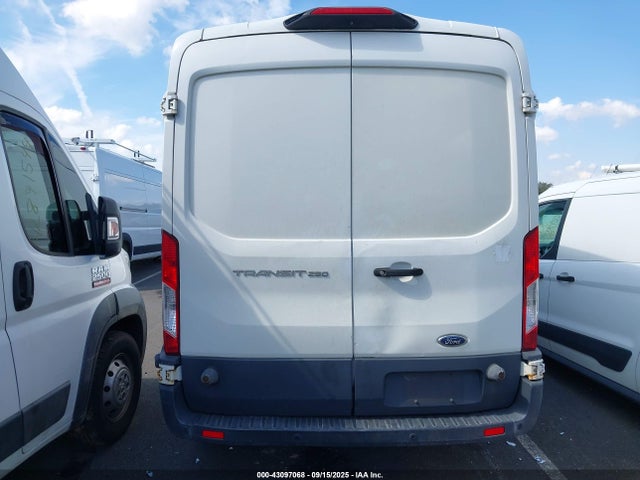 Ford Transit 2018 1FTYR2CM6JKB12746 Image 16