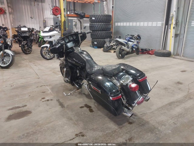 2016 HARLEY-DAVIDSON FLHTK 1HD1KEL13GB672809 Photo 2