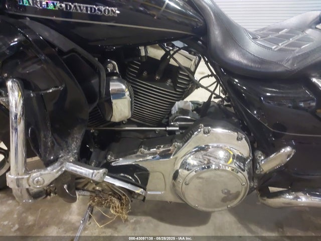 2016 HARLEY-DAVIDSON FLHTK 1HD1KEL13GB672809 Photo 8