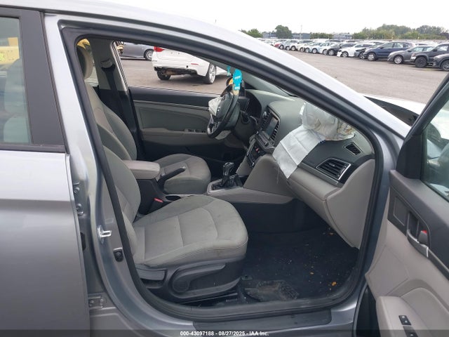 Hyundai Elantra 2017 5NPD84LF4HH067006 Image 5