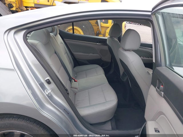 Hyundai Elantra 2017 5NPD84LF4HH067006 Image 8