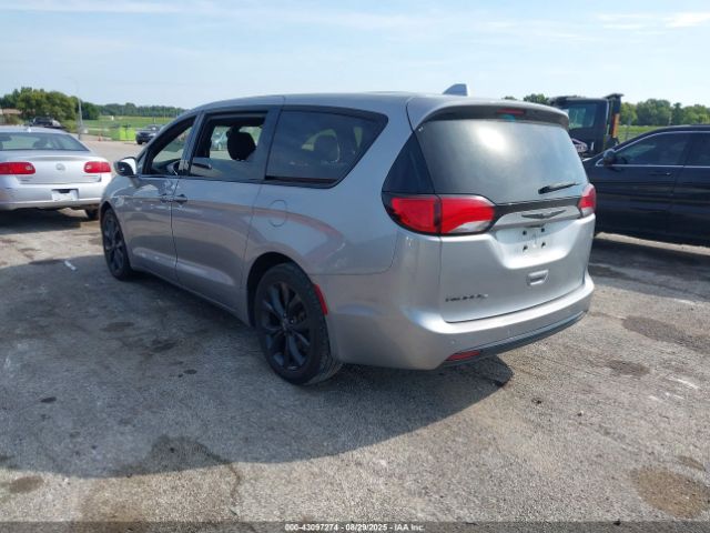 2019 CHRYSLER PACIFICA 2C4RC1FG7KR609944 Photo 2