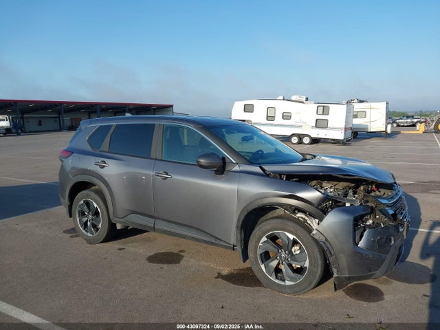 43097324 :رقم المزاد ، 5N1BT3BBXRC757592 vin ، 2024 Nissan Rogue Sv Intelligent Awd مزاد بيع