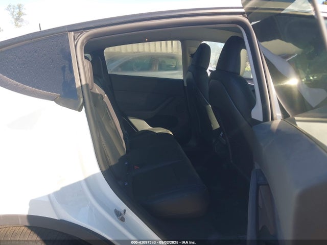 2025 TESLA MODEL Y 7SAYGDEE1SA369741 Photo 7
