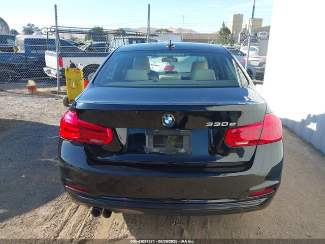 BMW 330e 2018 WBA8E1C55JA178190 Image 16
