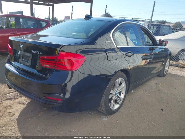 BMW 330e 2018 WBA8E1C55JA178190 Image 4