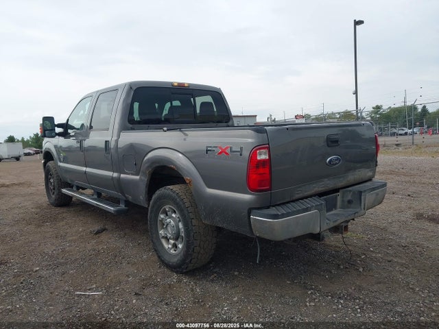 2011 FORD F-250 1FT7W2BT1BEB99940 Photo 2