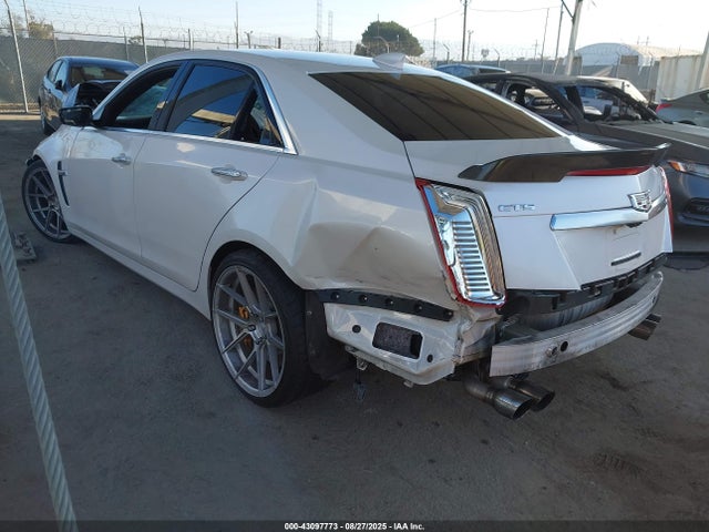 2018 CADILLAC CTS-V 1G6A15S63J0108438 Photo 2