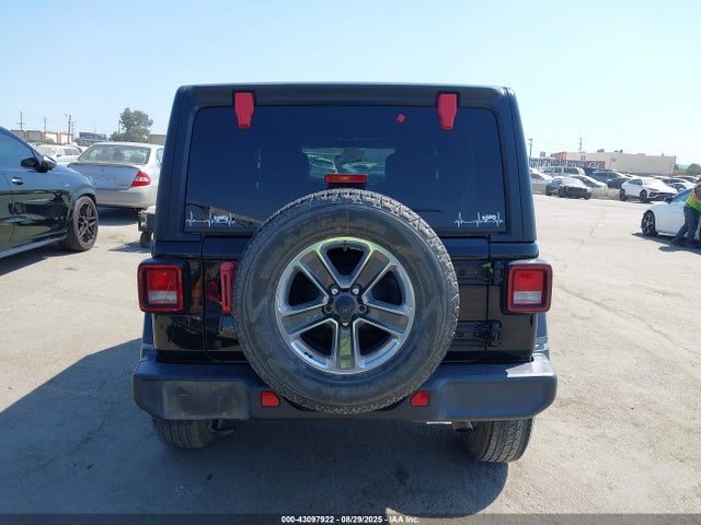 1C4HJXEN0MW828775 Jeep Wrangler Unlimited Sahara 4x4