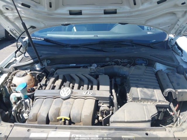Volkswagen fsi 2018 1VWJM7A35JC040209 Image 10