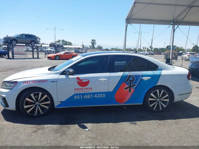 Volkswagen fsi 2018 1VWJM7A35JC040209 Image 15