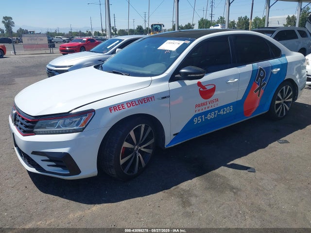 Volkswagen fsi 2018 1VWJM7A35JC040209 Image 2