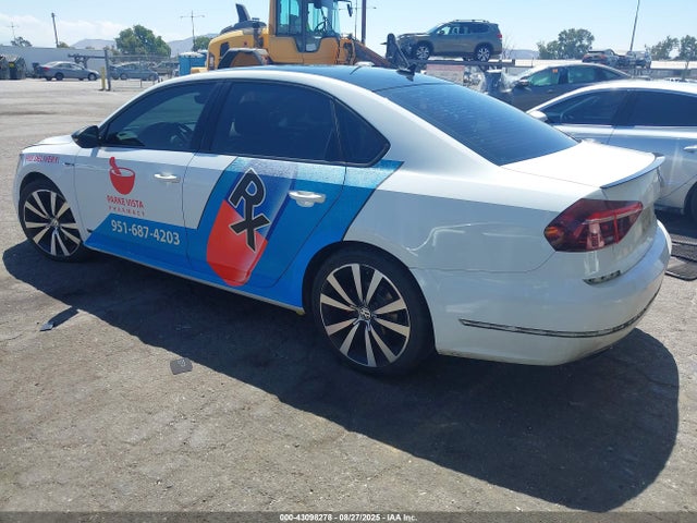 Volkswagen fsi 2018 1VWJM7A35JC040209 Image 3