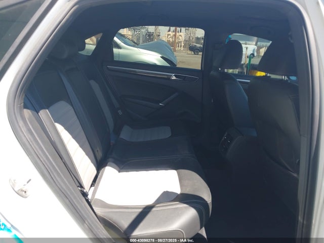 Volkswagen fsi 2018 1VWJM7A35JC040209 Image 8
