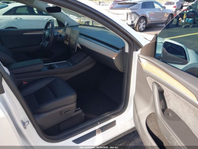 2024 TESLA MODEL Y 7SAYGDEE2RA323068 Photo 4