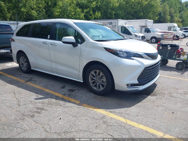 Toyota SIENNA XLE 2024 5TDYRKEC7RS202948 главное изображение