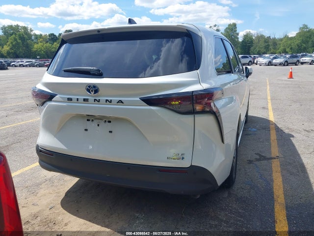 Toyota SIENNA XLE 2024 5TDYRKEC7RS202948 Image 16
