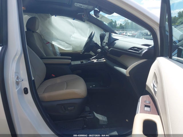 Toyota SIENNA XLE 2024 5TDYRKEC7RS202948 Image 5