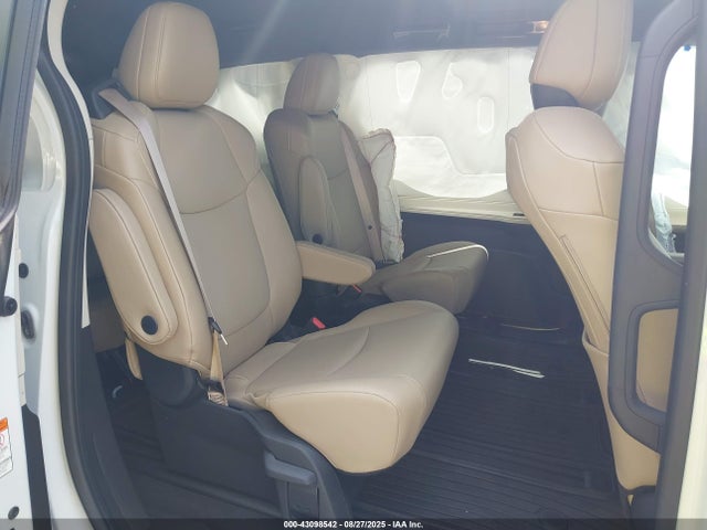 Toyota SIENNA XLE 2024 5TDYRKEC7RS202948 Image 8