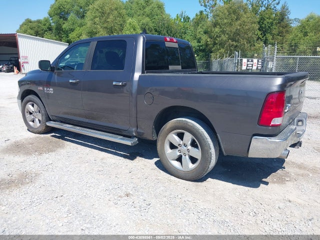 2015 RAM 1500 1C6RR6LT9FS522703 Photo 2
