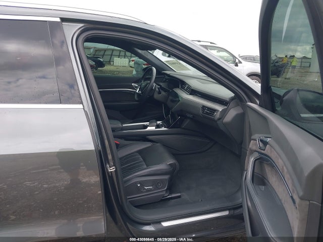 2019 AUDI E-TRON WA1VAAGEXKB007405 Photo 4