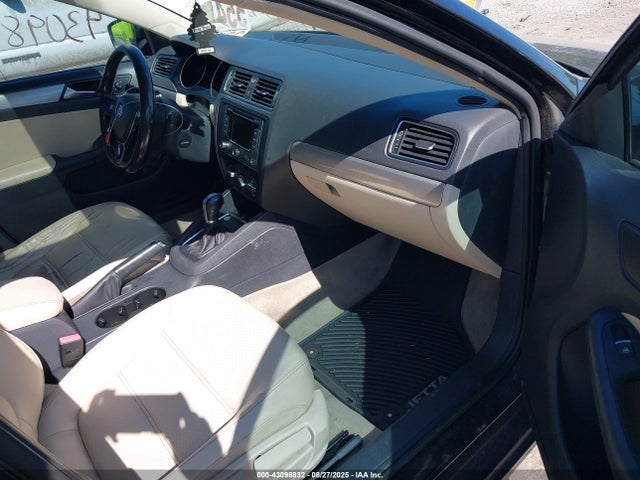 3VWD17AJ9FM319821 Volkswagen 1.8t