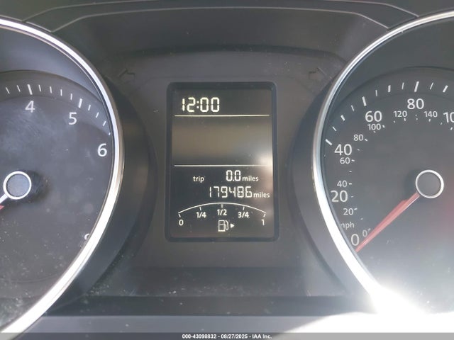 3VWD17AJ9FM319821 Volkswagen 1.8t