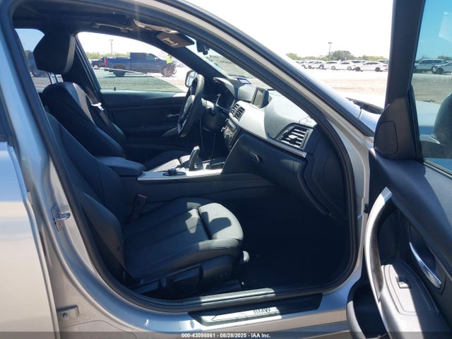 WBA3B1C5XEK134592 BMW 320i