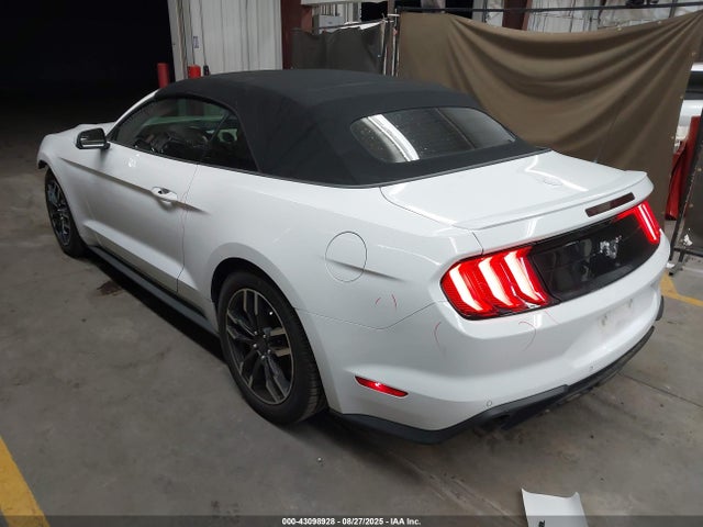 Ford 2.3l 4v premium fuel 2018 1FATP8UH1J5145274 Image 3