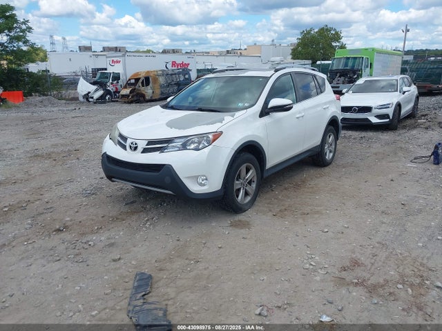 Toyota 2ar-fe 2015 2T3RFREV7FW257272 Image 2