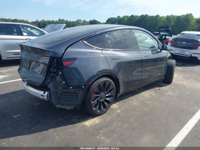 2025 TESLA MODEL Y 7SAYGDEF8SA370135 Photo 3