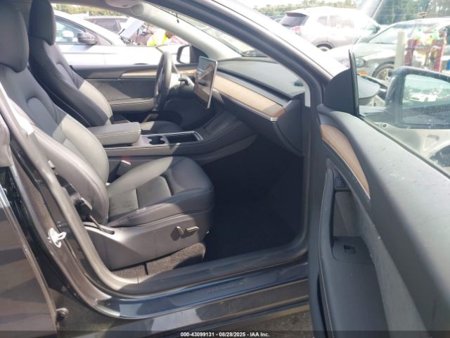 2025 TESLA MODEL Y 7SAYGDEF8SA370135 Photo 4