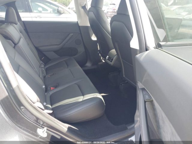 2025 TESLA MODEL Y 7SAYGDEF8SA370135 Photo 7