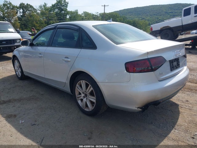2010 AUDI A4 WAUDFAFL2AN070916 Photo 2