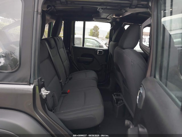 1C4HJXDG7NW174409 Jeep 2022