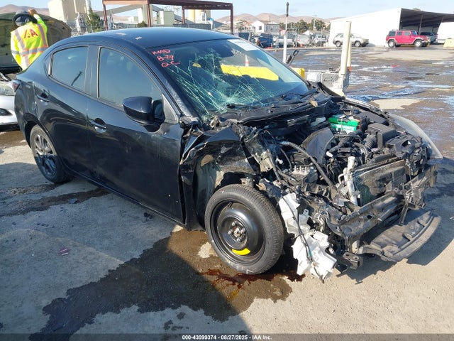 3MYDLBYV8KY500521 auction archive image