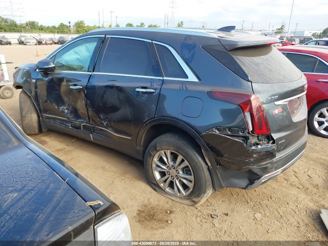 2021 CADILLAC XT5 1GYKNDRS6MZ148221 Photo 2