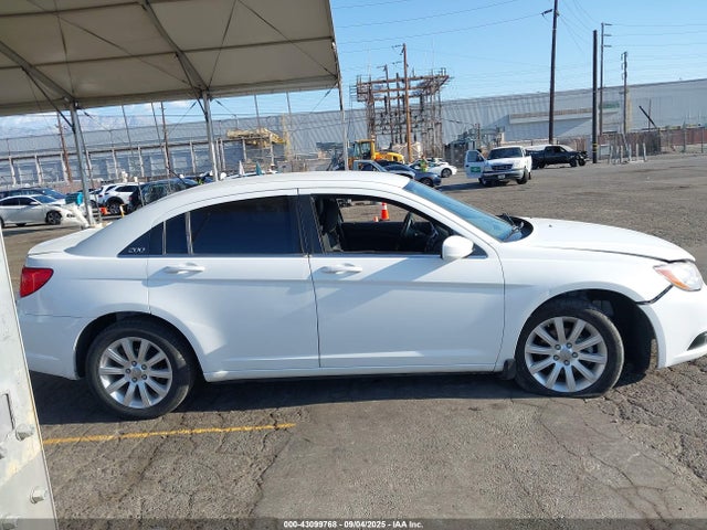 2013 Chrysler 200 Touring მანქანა იყიდება აუქციონზე, vin: 1C3CCBBB3DN574393, აუქციონის ნომერი: 43099768