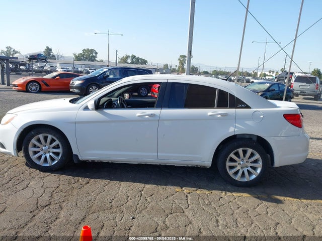 2013 Chrysler 200 Touring მანქანა იყიდება აუქციონზე, vin: 1C3CCBBB3DN574393, აუქციონის ნომერი: 43099768
