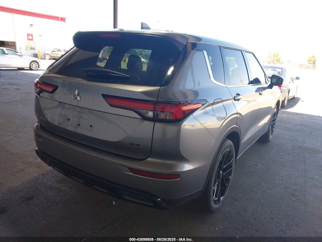 2023 MITSUBISHI OUTLANDER JA4J3UA85PZ043479 Photo 3