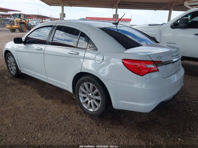 1C3CCBBB3EN197873 Chrysler 200