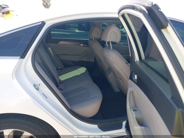 5NPE34AF1HH555562 Hyundai 2017