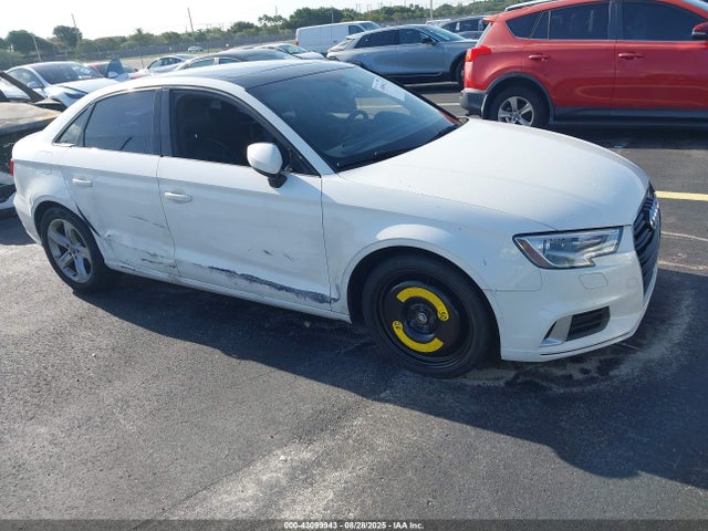 2018 AUDI A3 WAUAUGFF8J1051719 Photo 0