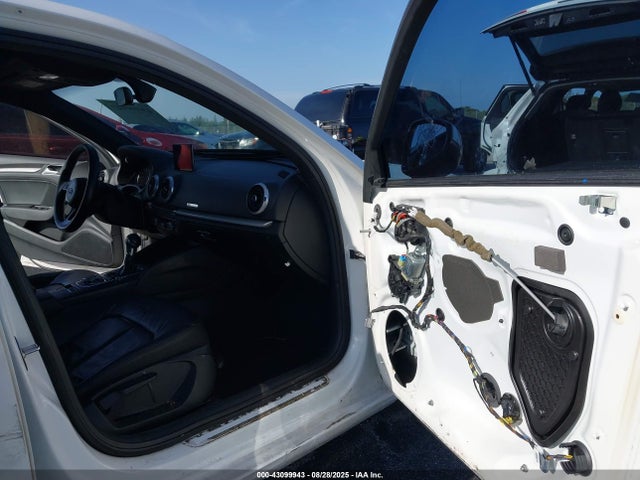 2018 AUDI A3 WAUAUGFF8J1051719 Photo 4