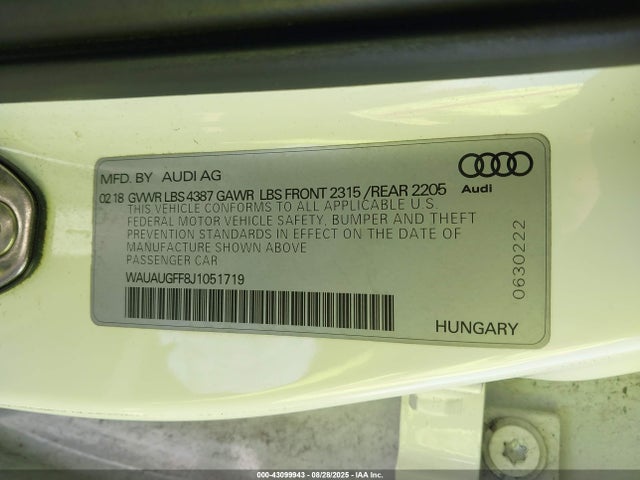 2018 AUDI A3 WAUAUGFF8J1051719 Photo 8